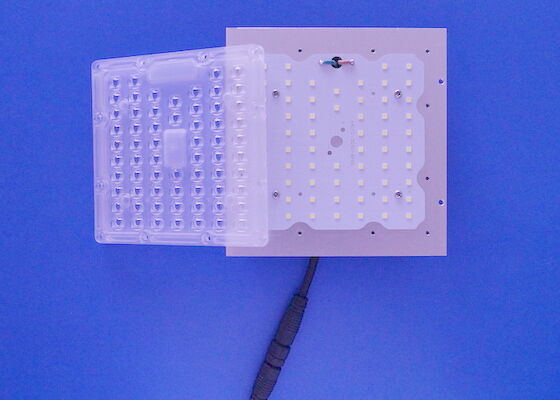 ซื้อ 64LEDs 50W PC Array Lens Module 80x150 องศา 130-140LM ​​/ W การผลิตออนไลน์