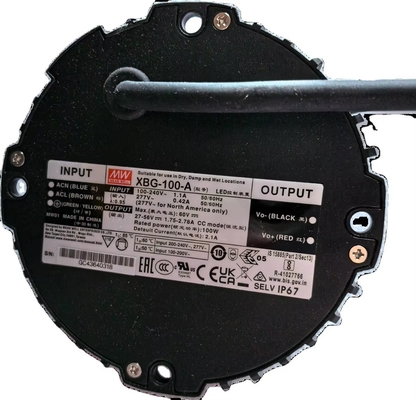 XBG-100 LED Driver 100W พลังงานคงที่ 27-56V DC ความดันออกสําหรับ LED Stage Spot Bay Lighting
