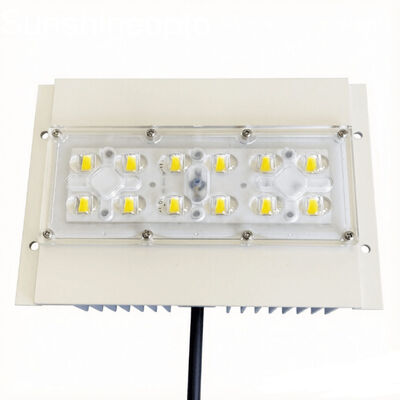 โมดูลไฟถนน LED 60W 7070 พร้อมเลนส์ออพติคอล 158 × 103 องศาและ PCB อลูมิเนียมสำหรับไฟถนน