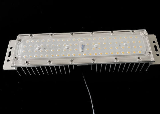 84LED 60 องศา SMD3030 ส่วนประกอบไฟถนน LED 140lm / w