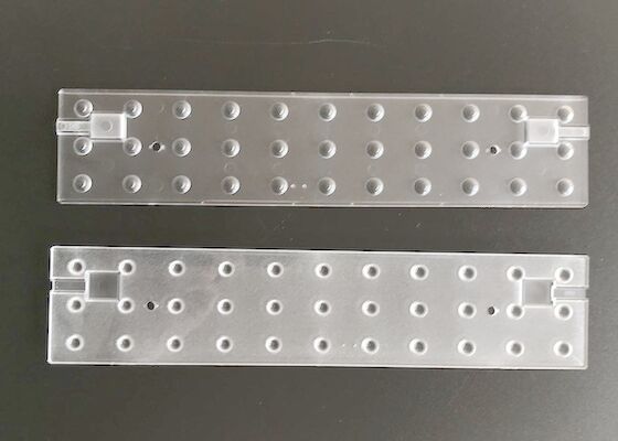 91% การส่งผ่าน SMD2835 SMD5630 Linear Array เลนส์ 60 องศา